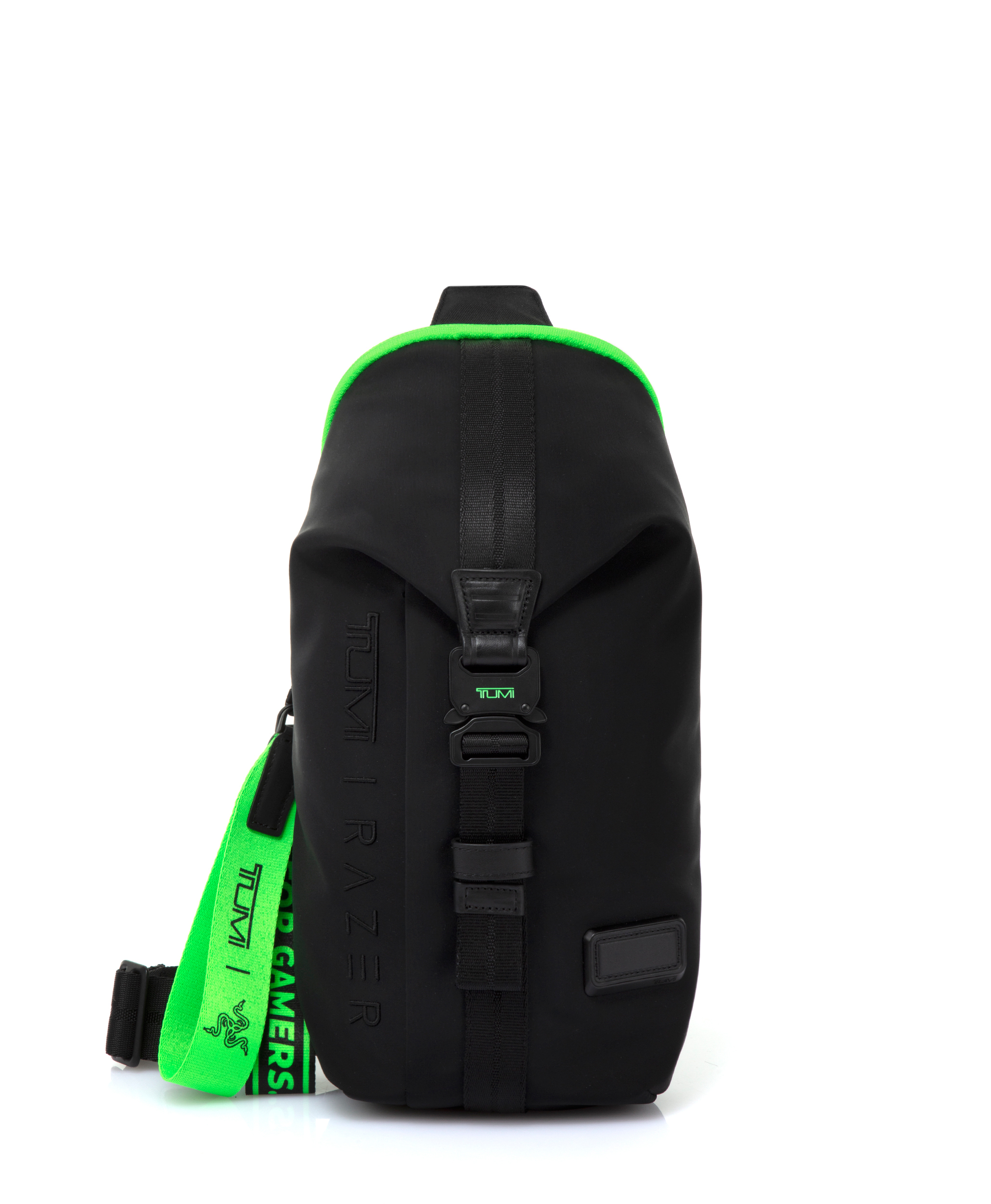 اقتن حقيبة مستوحاة من الرياضات الإلكترونية من TUMI و Razer